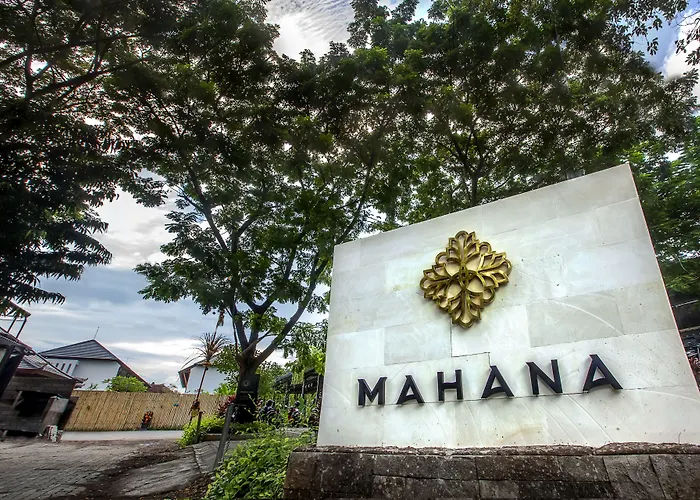 Hotel with view: Mahana Living